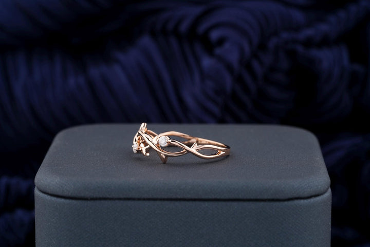 Round diamond wedding band in white gold