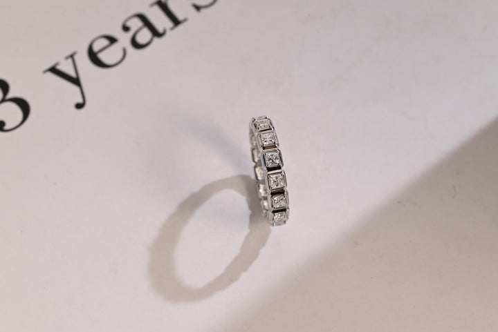 Sustainable princess diamond wedding ring