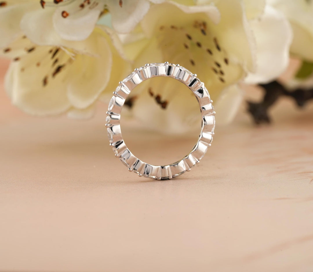 Close-up of 0.45CT round marquise lab grown diamonds