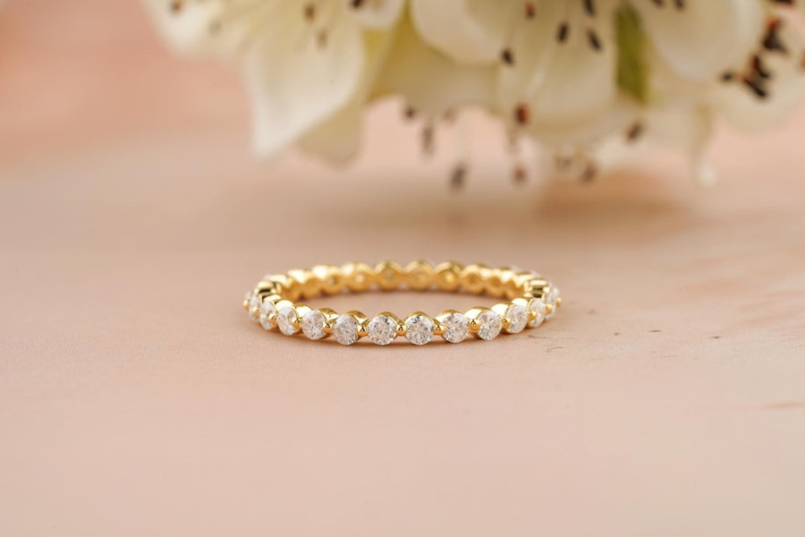 Round round diamond wedding band front view
