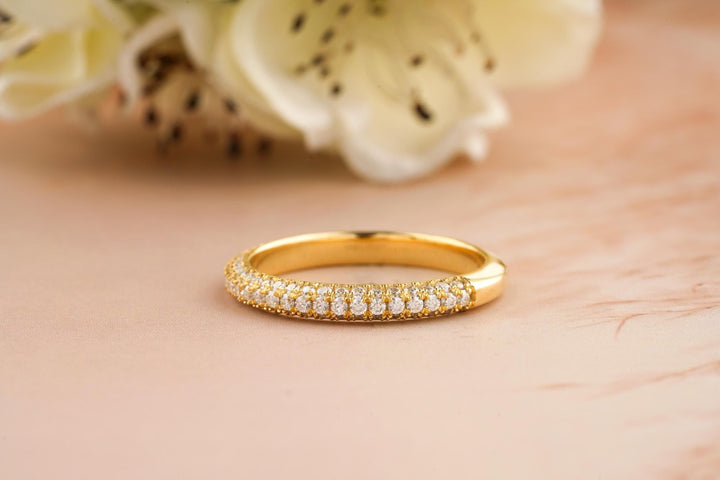 Sustainable round diamond wedding ring