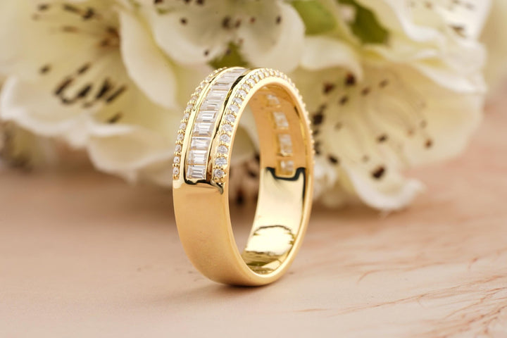 Emerald & Round diamond wedding band in yellow gold