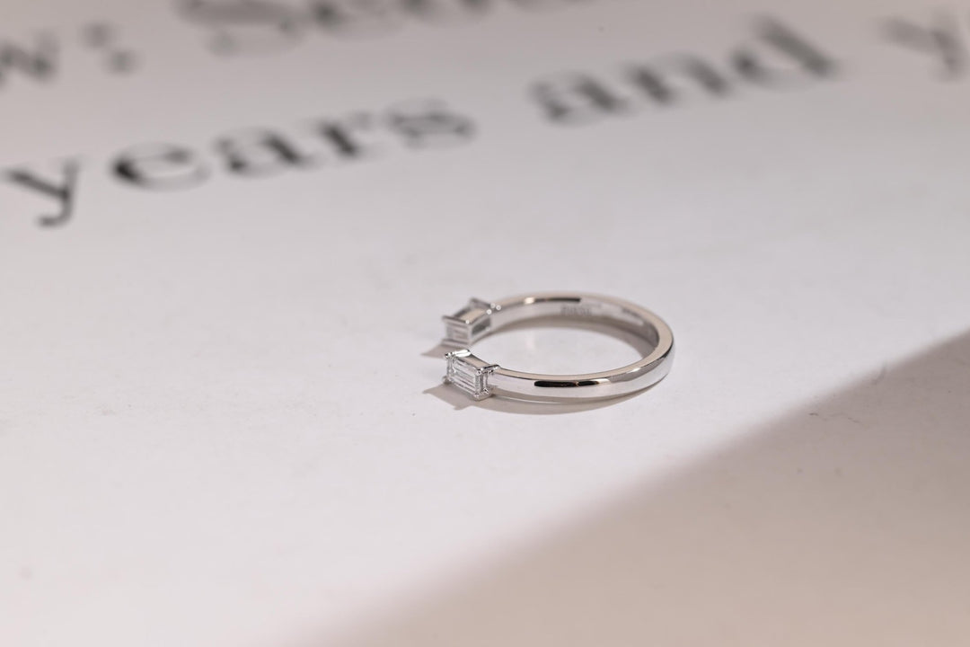 Baguette diamond wedding band in yellow gold