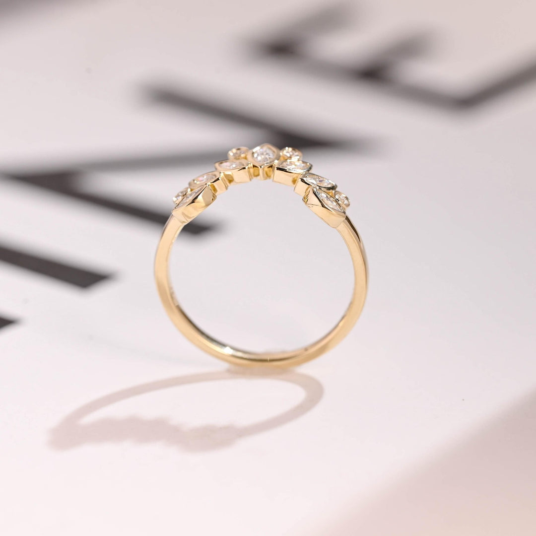 Round diamond wedding band in white gold