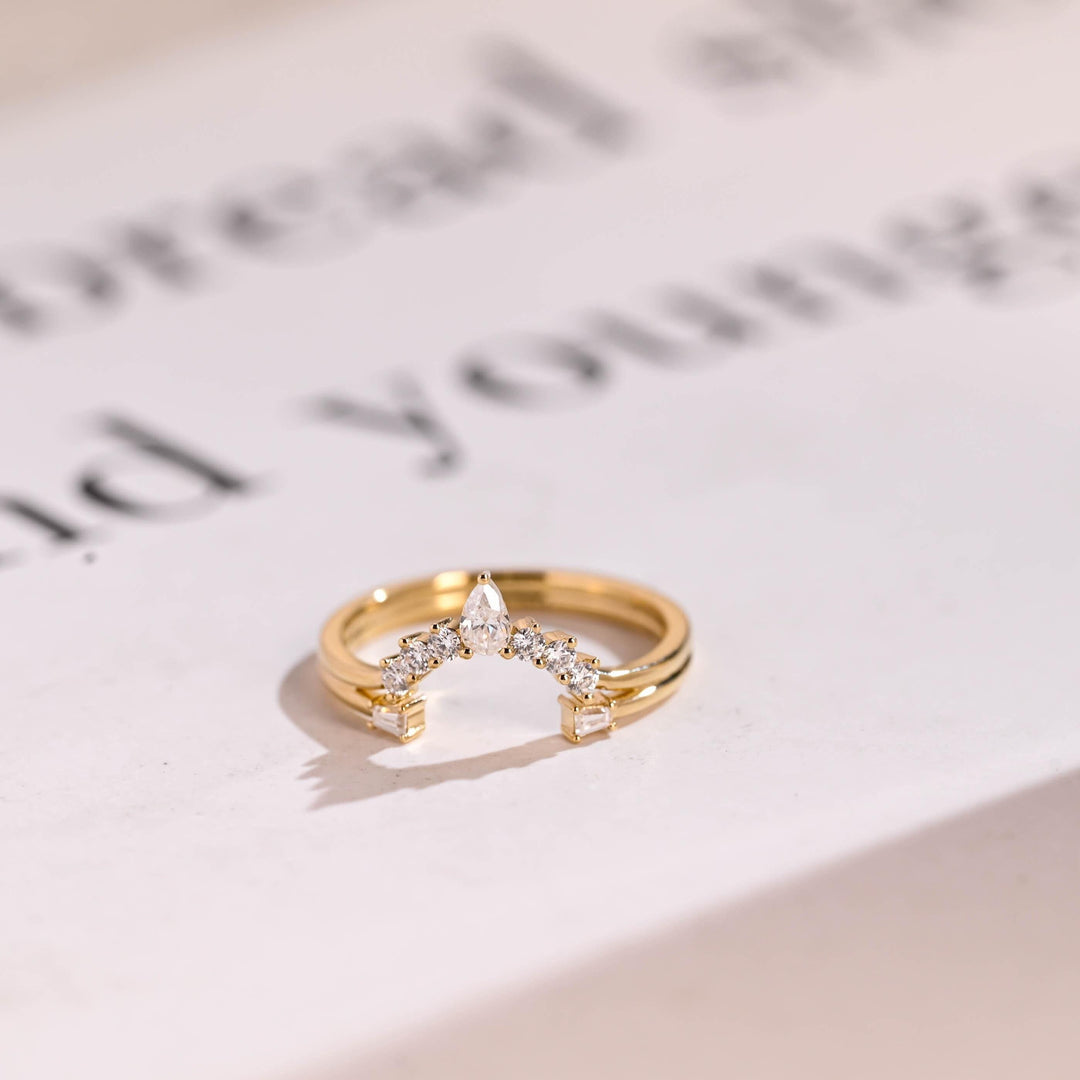 Side view of round & pear & trapezoid diamond wedding band