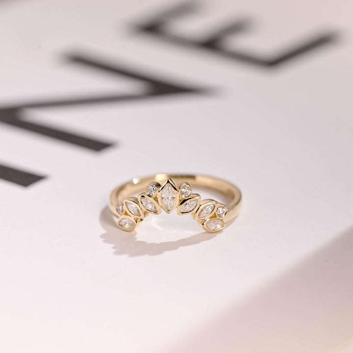 Sustainable round diamond wedding ring