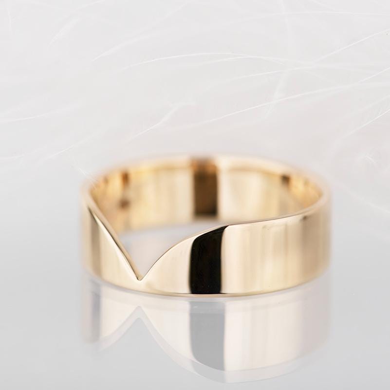18K Solid Gold V Shape Matching Plain Wedding Band - Doozy Diamonds