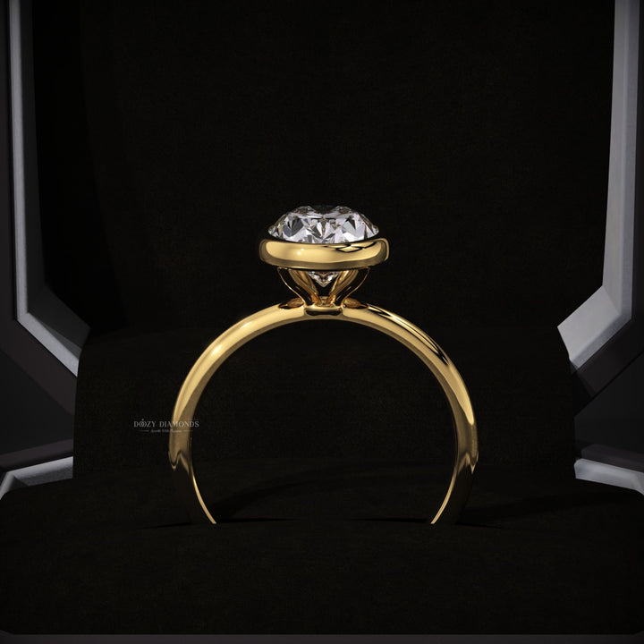 Oval cut bezel engagement ring with IGI certified center diamond