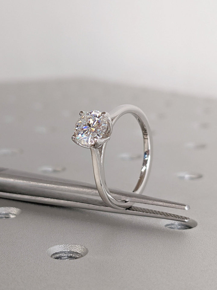 Close-up of round cut center diamond in solitaire engagement ring