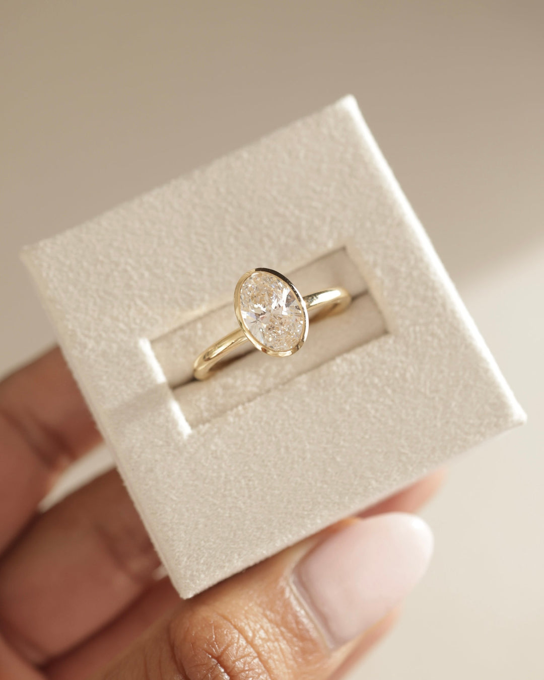 refined solitaire setting, architectural bezel setting, geometric bezel setting, structured bezel setting, rounded bezel setting, soft edge bezel setting, polished metal bezel, smooth metal bezel,