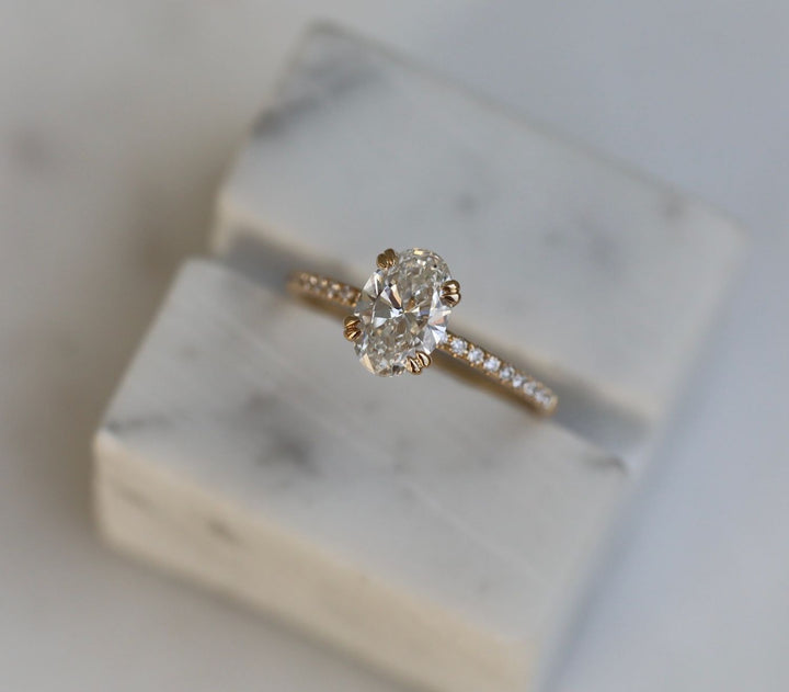 Profile view of oval cut solitaire engagement ring band