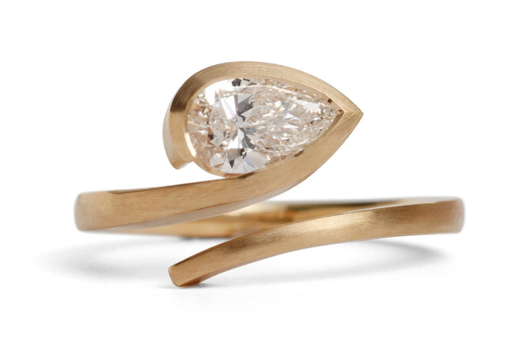 Pear cut solitaire engagement ring with IGI certified center diamond