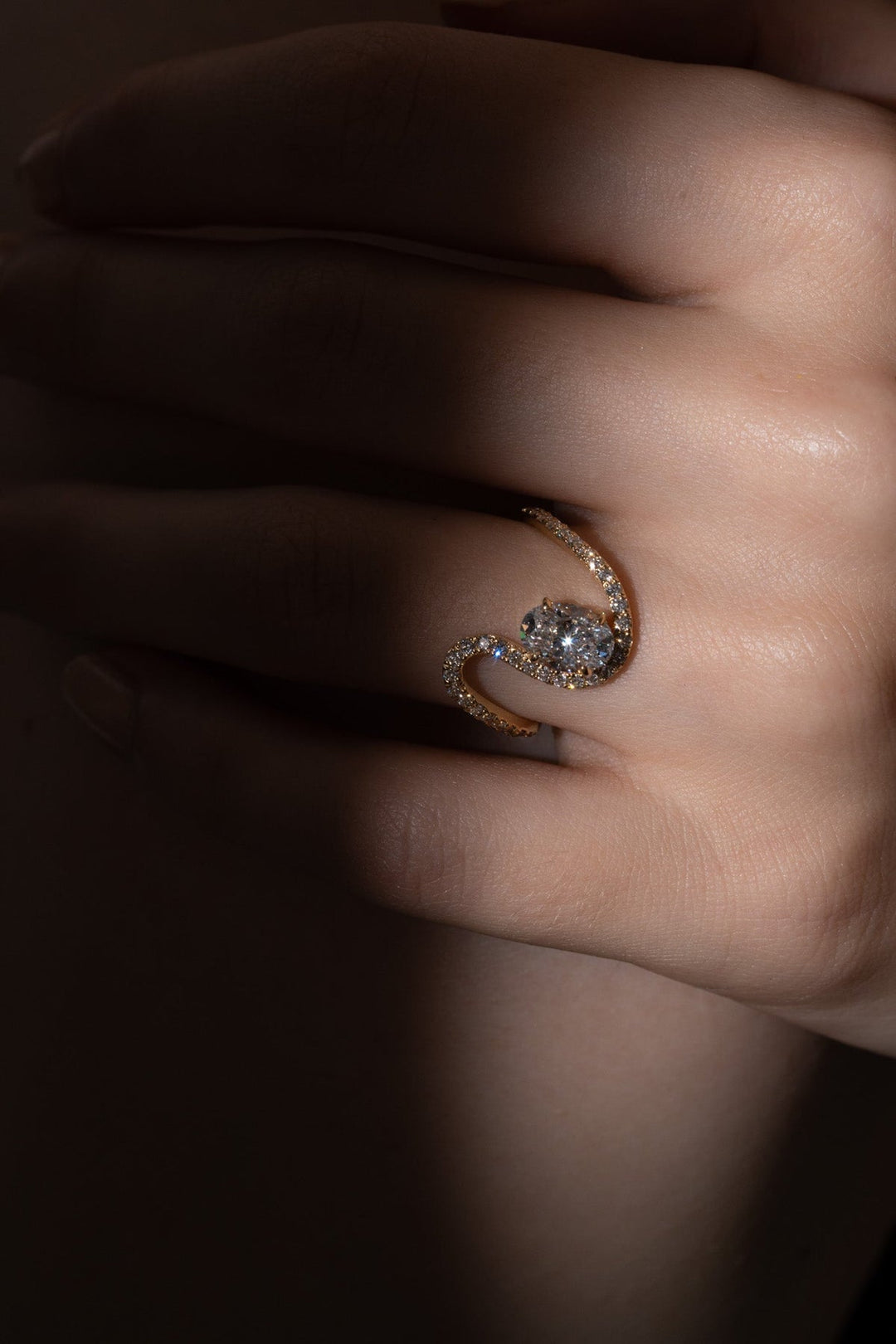 Oval solitaire ring set with an IGI graded diamond