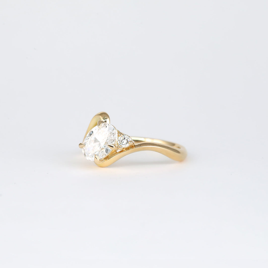 premium lab diamond ring, luxury lab grown diamond, sustainable luxury jewelry, ethical bridal jewelry, eco conscious jewelry, lab grown bridal ring, lab grown wedding ring, oval lab grown diamond ring, oval lab diamond ring, premium lab created diamond ring,