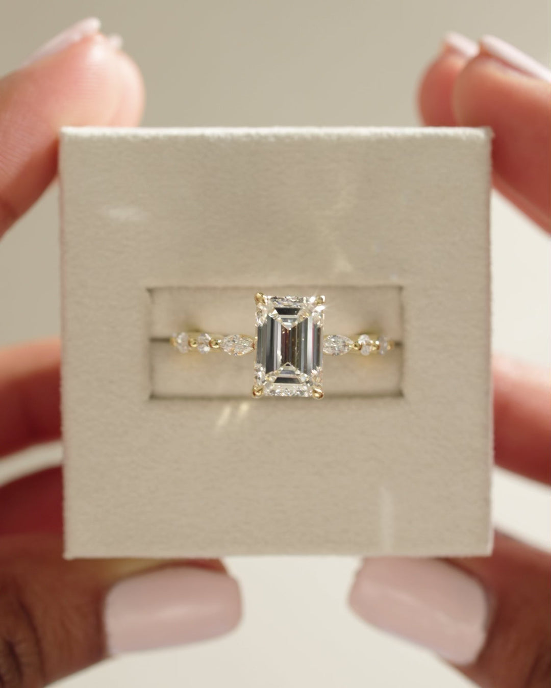 emerald cut pavé setting, pavé engagement setting, emerald engagement pavé setting, diamond pavé setting, full pavé setting, half pavé setting, micro pavé setting, french pavé setting,