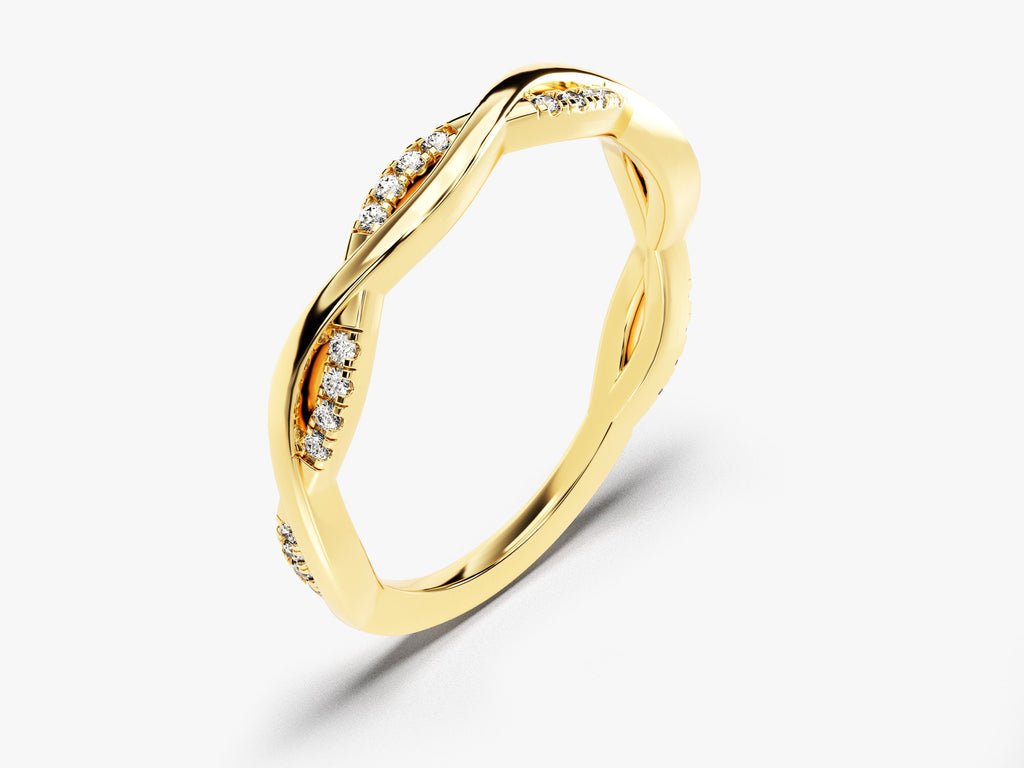 Round diamond wedding band in yellow gold