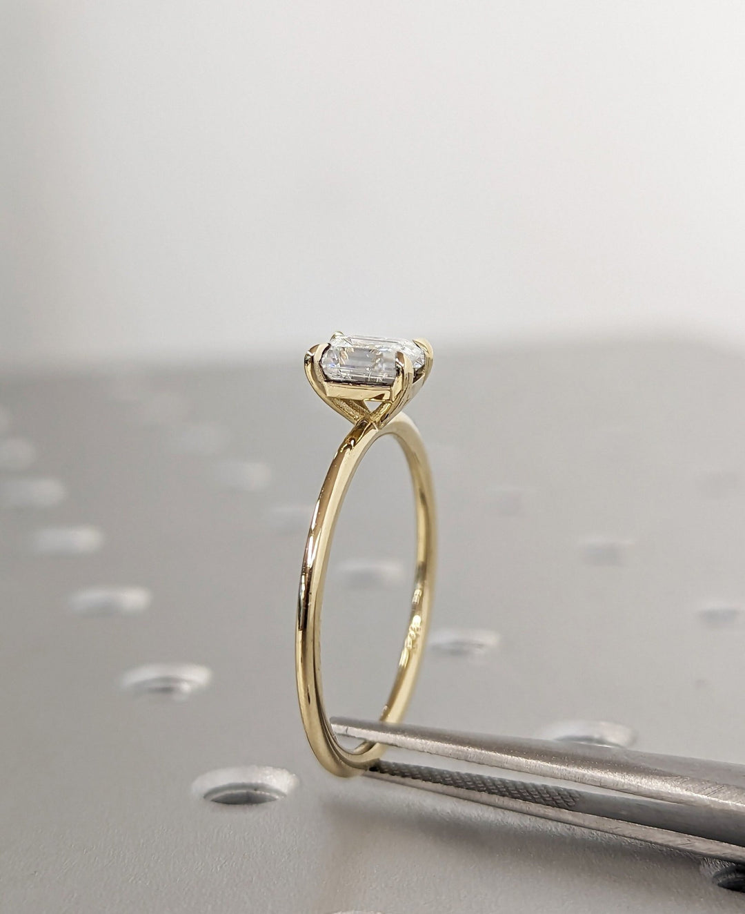 Side angle of emerald solitaire diamond engagement ring