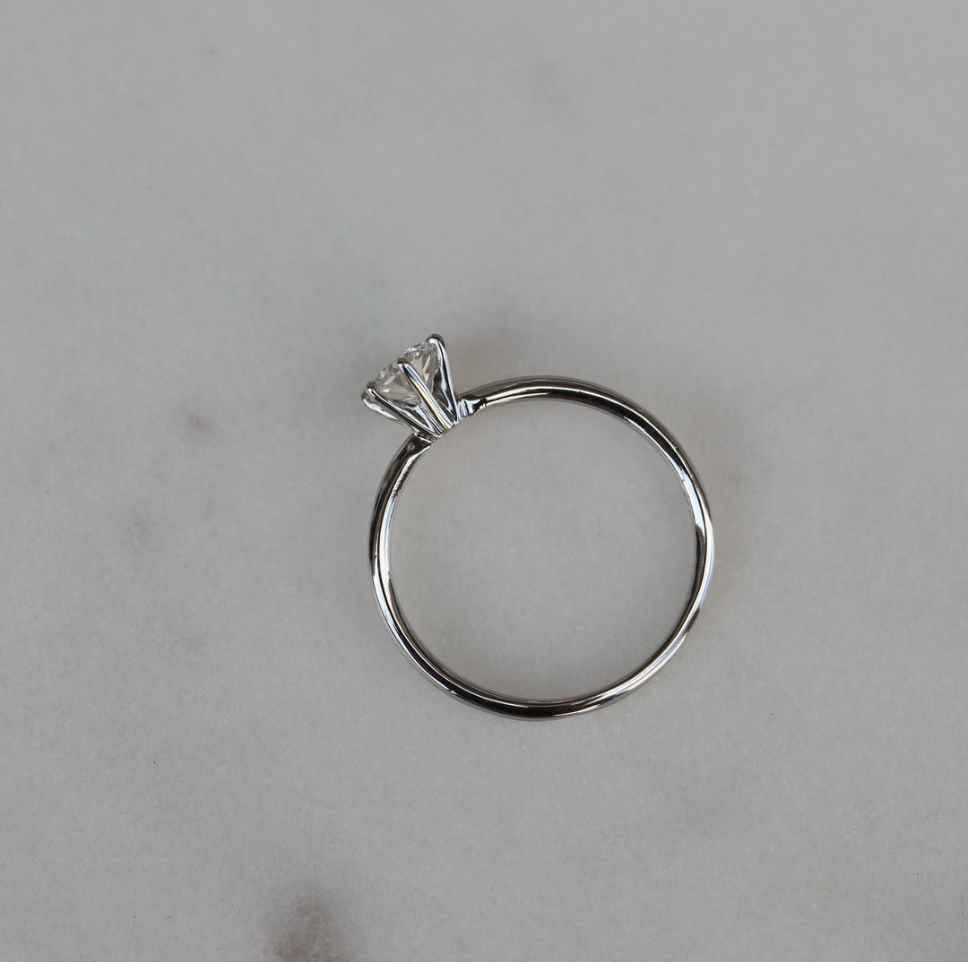 Buy round cut solitaire diamond engagement ring with free shipping