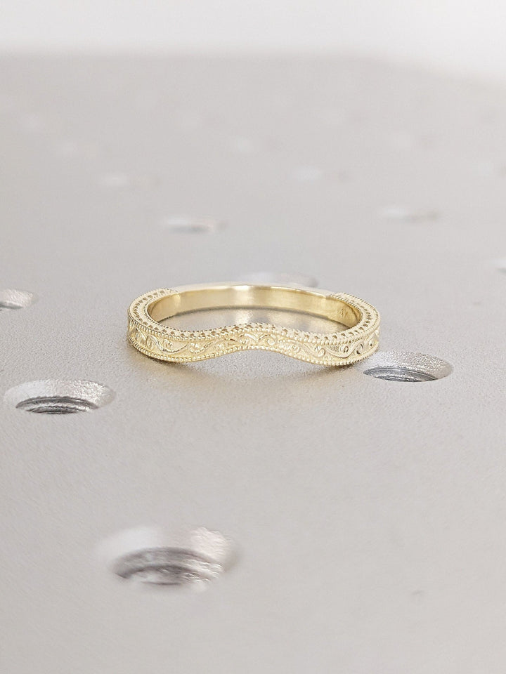 Profile view of round cut vintage engagement ring band