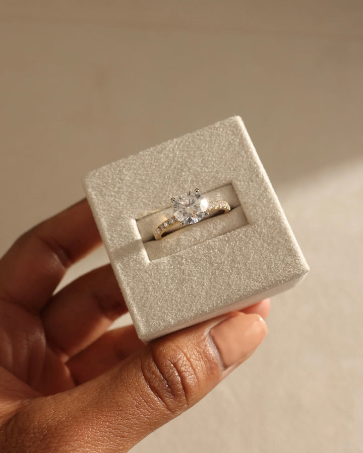 refined metal pavé setting, elegant contour pavé setting, smooth contour pavé setting, high durability pavé setting, everyday wear pavé setting, comfort fit pavé setting, secure diamond mounting, precision pavé setting, handcrafted pavé setting, designer engagement mounting,