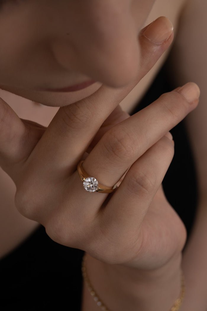 Buy 1.0CT round solitaire lab grown diamond engagement ring online