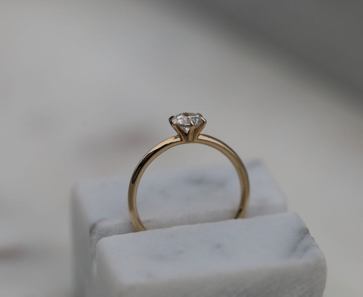 Shop round cut solitaire lab grown diamond engagement ring online