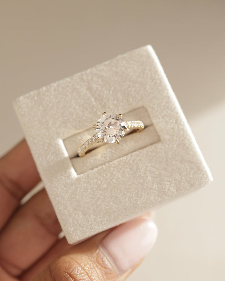 clean pavé setting, contemporary pavé setting, architectural pavé setting, geometric pavé setting, structured pavé setting, symmetrical pavé setting, balanced pavé setting, continuous sparkle setting, glitter band setting, radiant band setting, diamond shank setting,