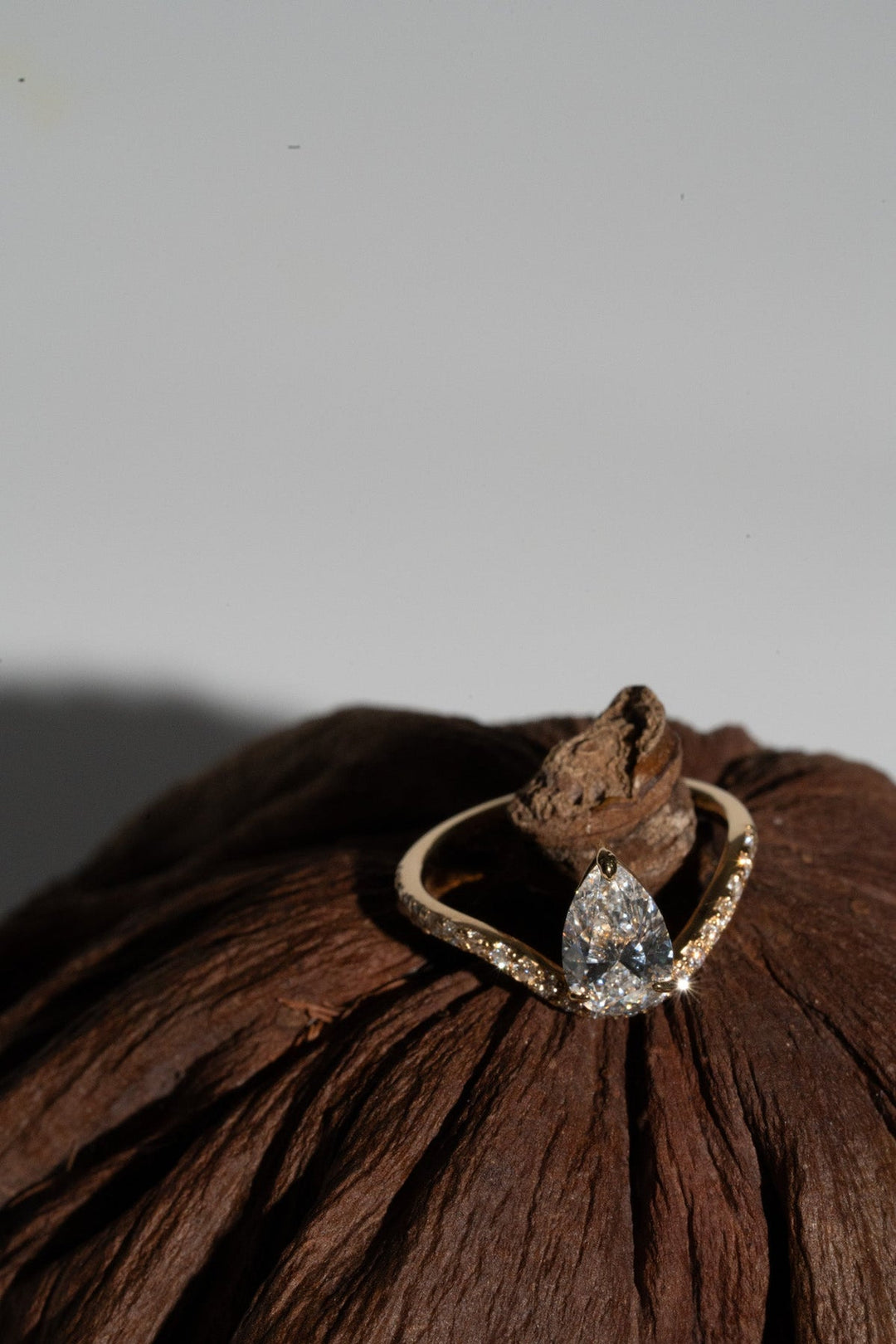 Pear solitaire lab grown diamond ring side profile in gold setting