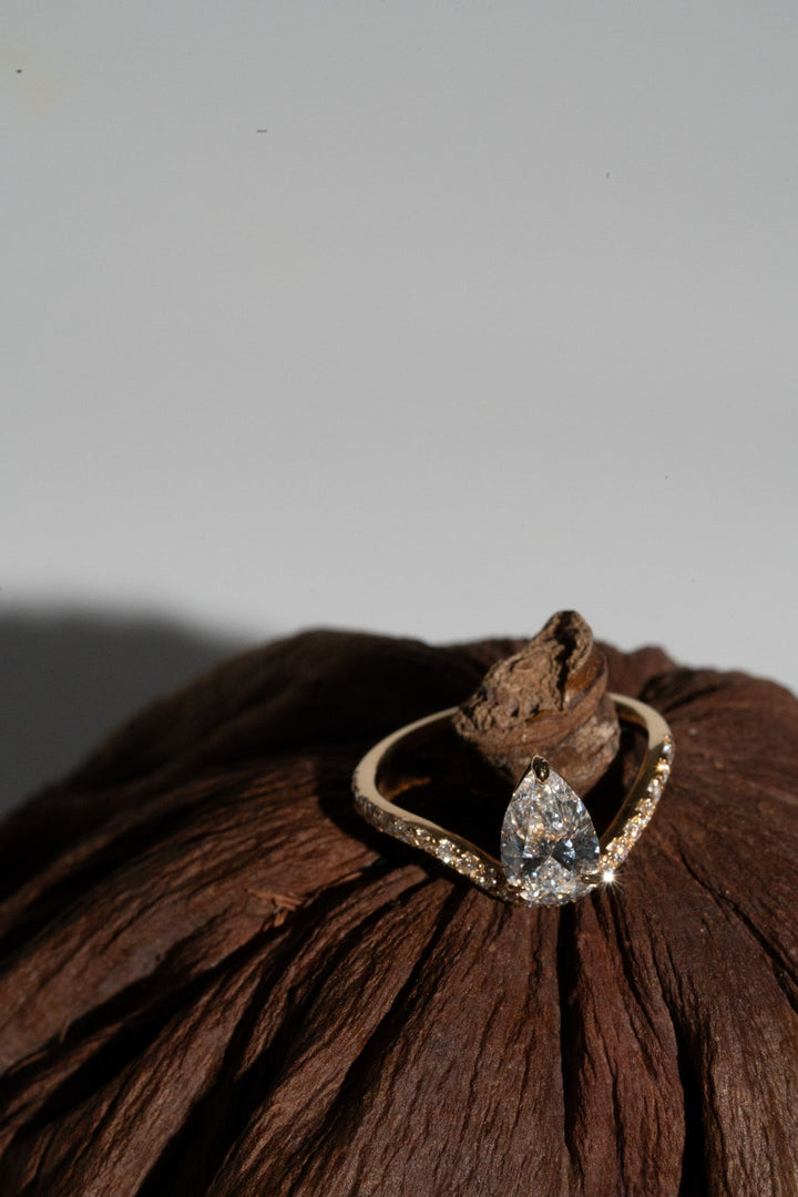 Pear solitaire lab grown diamond ring side profile in gold setting