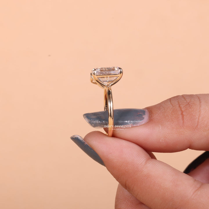 Pear solitaire ring set with an IGI graded diamond