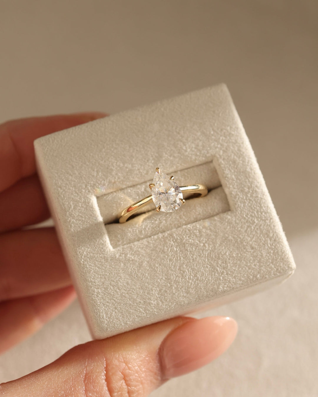 platinum solitaire setting, white gold solitaire setting, yellow gold solitaire setting, rose gold solitaire setting, secure prong mounting, refined prong mounting, elegant prong mounting, modern prong mounting, classic diamond mounting, solitaire diamond mounting, bridal solitaire