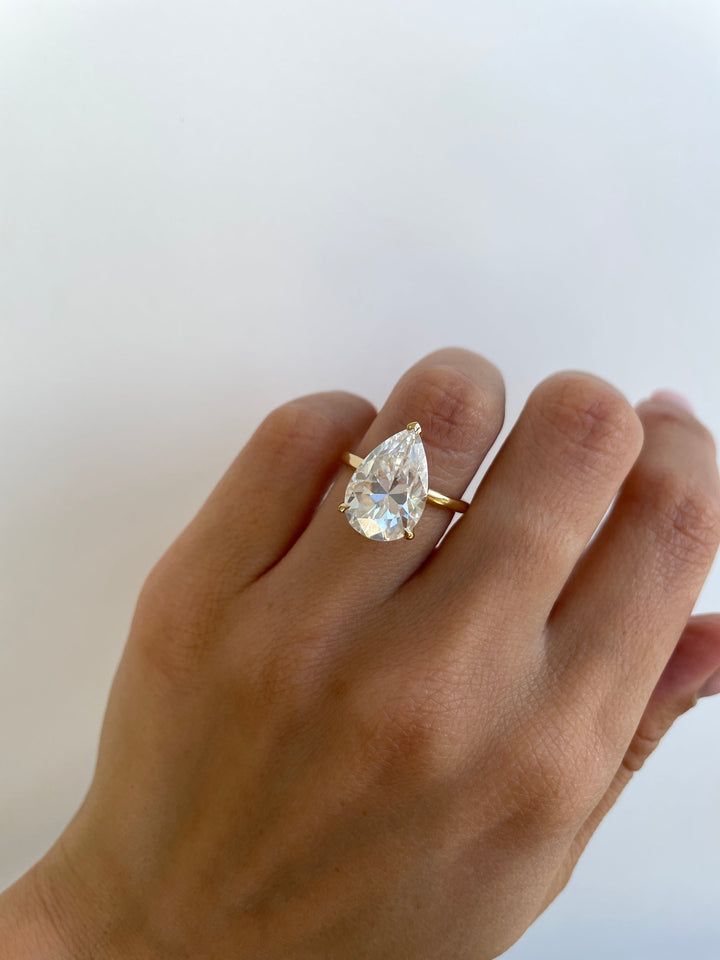 white gold engagement ring, yellow gold diamond ring, rose gold diamond ring, platinum engagement ring, 2 carat diamond ring, 3 carat diamond ring, 4 carat diamond ring, 5 carat diamond ring, IGI