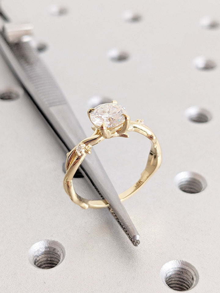 Buy round cut solitaire diamond engagement ring with free shipping