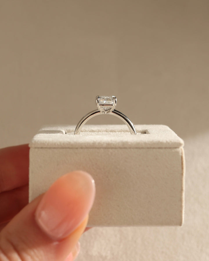 minimal prong setting, modern prong setting, vintage solitaire setting, geometric solitaire setting, architectural solitaire setting, clean line solitaire setting, smooth metal setting,