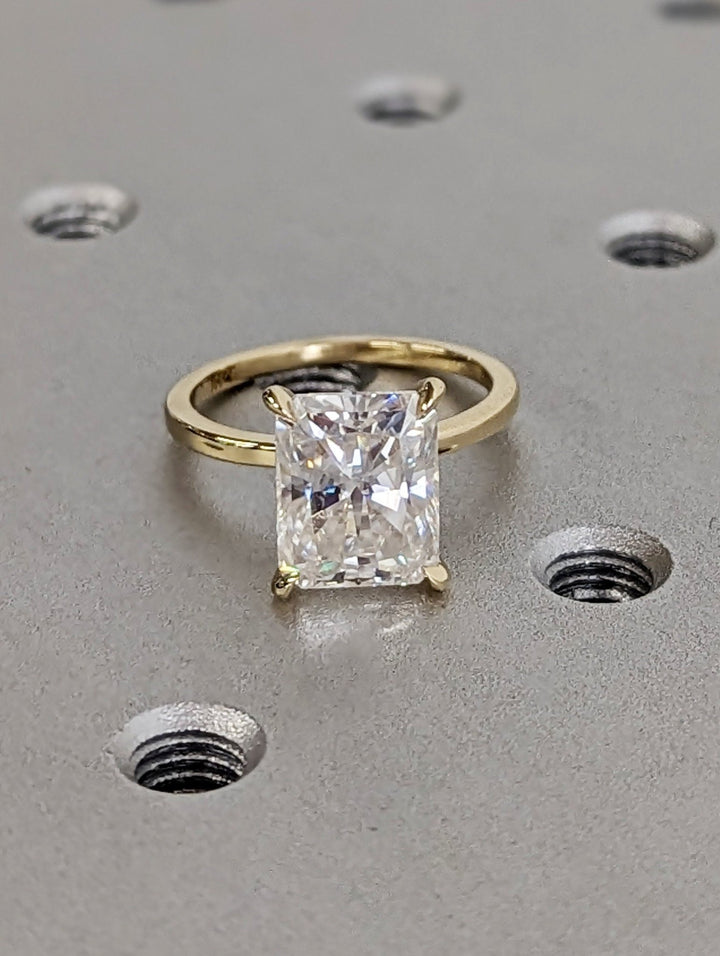 IGI certified radiant cut diamond in solitaire engagement ring setting