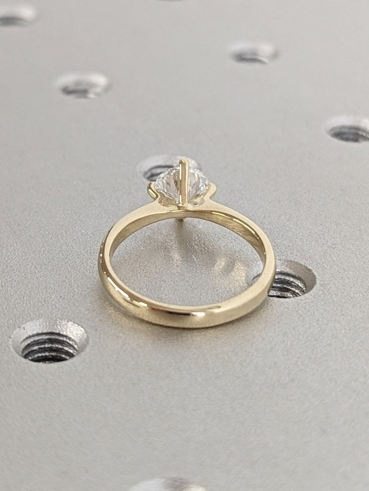 Round solitaire engagement ring close-up showing high clarity diamond clarity