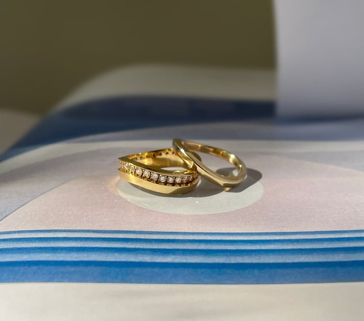 14k|18K Solid Gold Unique Curved Wedding Band for Women - Doozy Diamonds