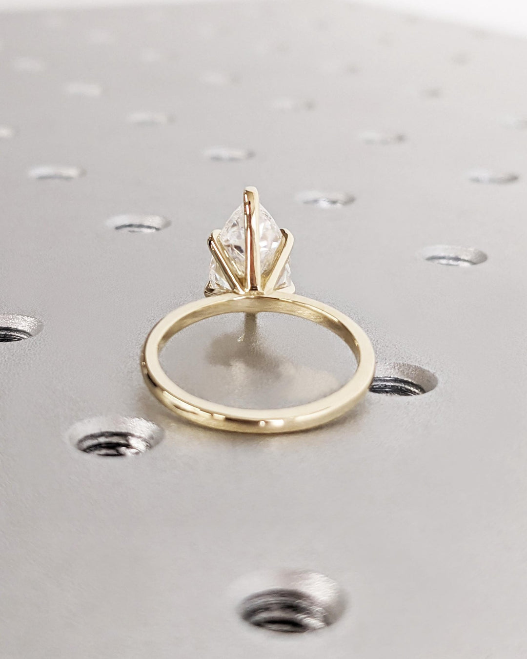 Pear solitaire ring set with an IGI graded diamond