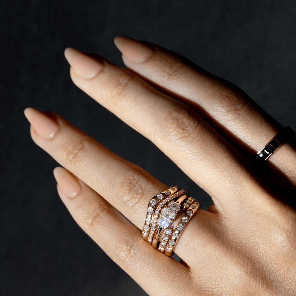 Round diamond wedding band in white gold