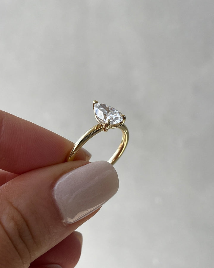 Pear solitaire lab grown diamond ring side profile in gold setting