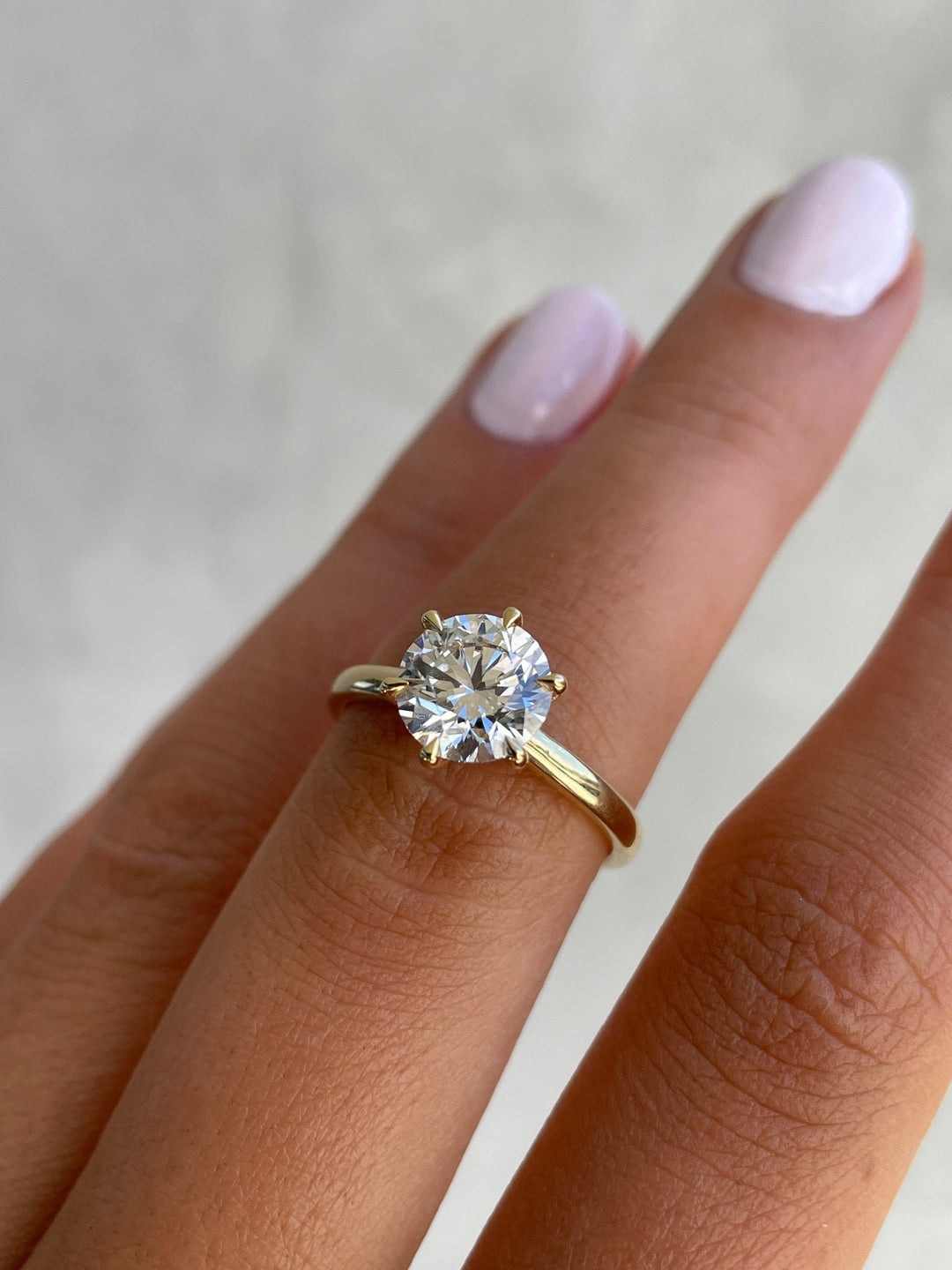 Round solitaire ring set with an IGI graded diamond