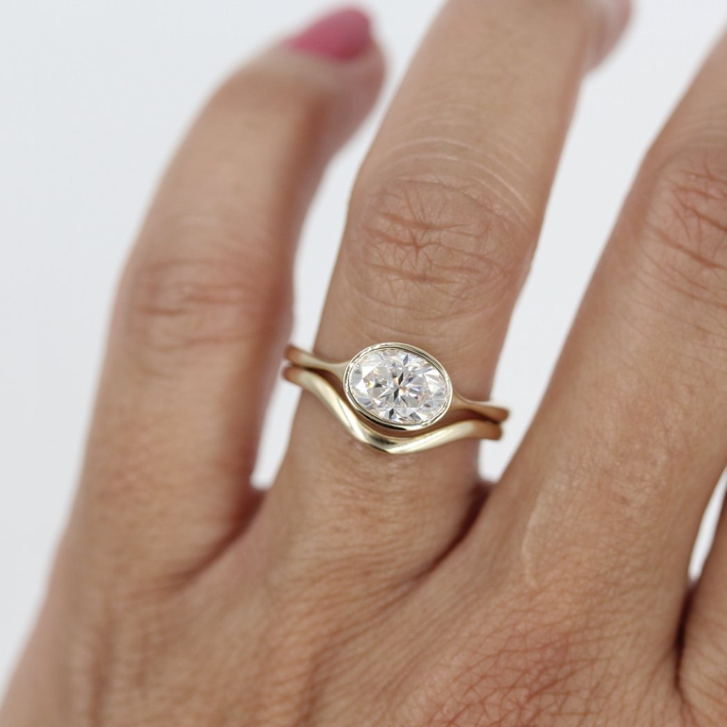 Oval bezel ring set with an IGI graded diamond